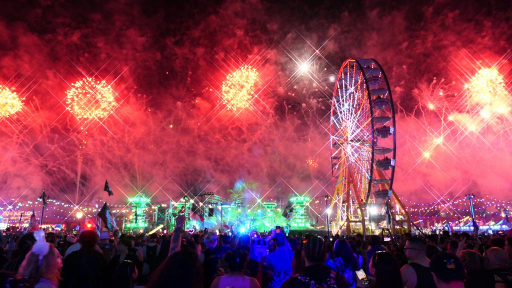 4549 - 20230519 EDC Vegas Fireworks