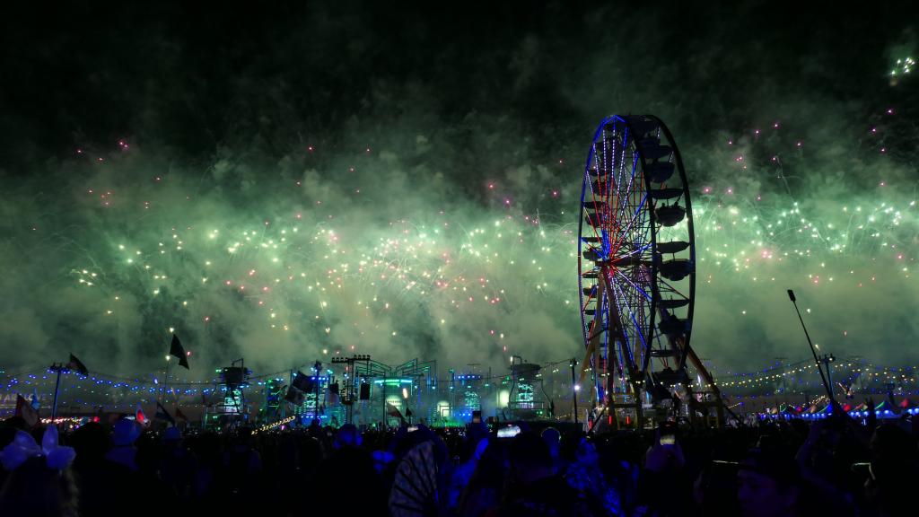 4553 - 20230519 EDC Vegas Fireworks