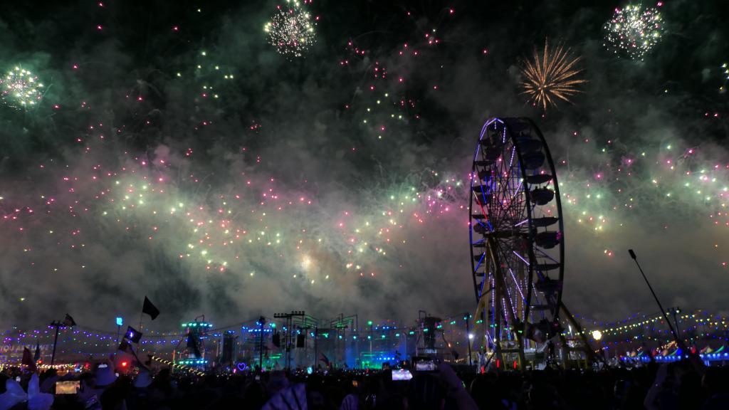 4554 - 20230519 EDC Vegas Fireworks