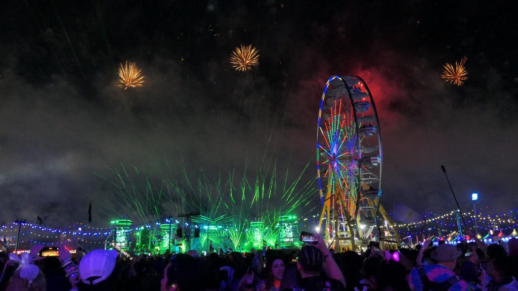 4556 - 20230519 EDC Vegas Fireworks