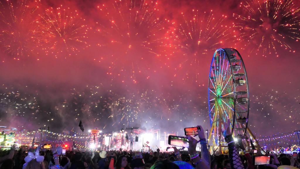 4565 - 20230519 EDC Vegas Fireworks