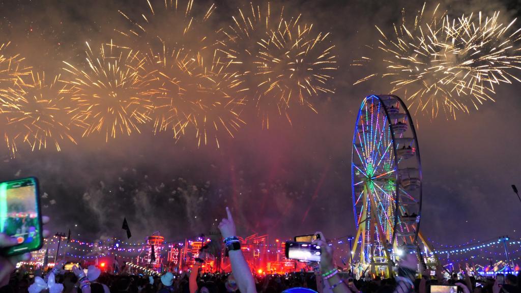 4566 - 20230519 EDC Vegas Fireworks