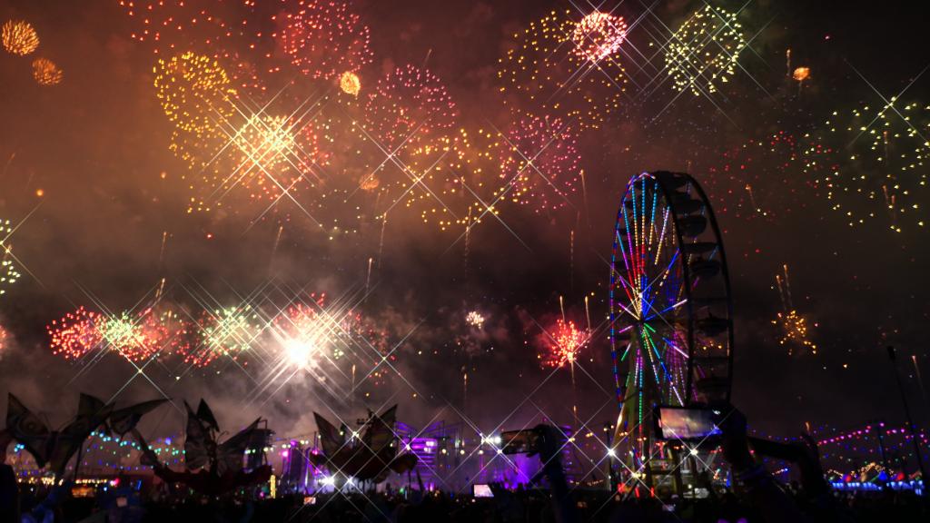 4576 - 20230519 EDC Vegas Fireworks