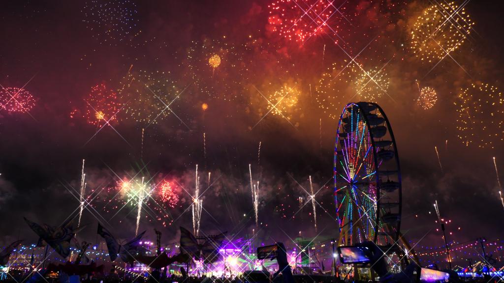 4579 - 20230519 EDC Vegas Fireworks