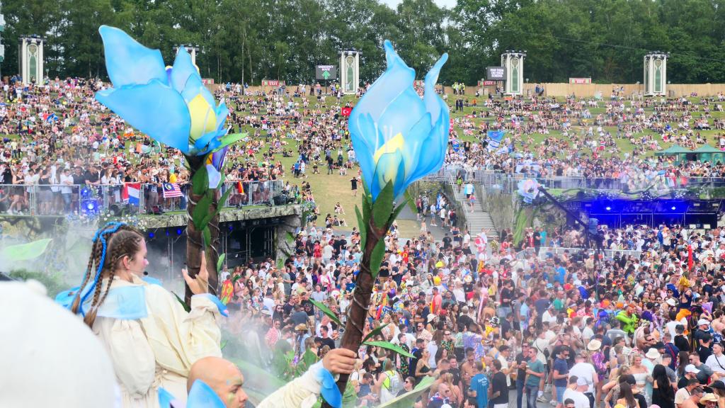 2154 - 20240727 Tomorrowland Day2 Panasonic DC-ZS200D