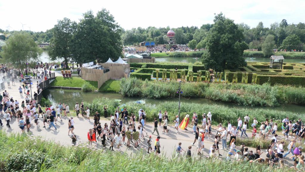 4175 - 20240725 Tomorrowland Grounds Panasonic DC-ZS200D