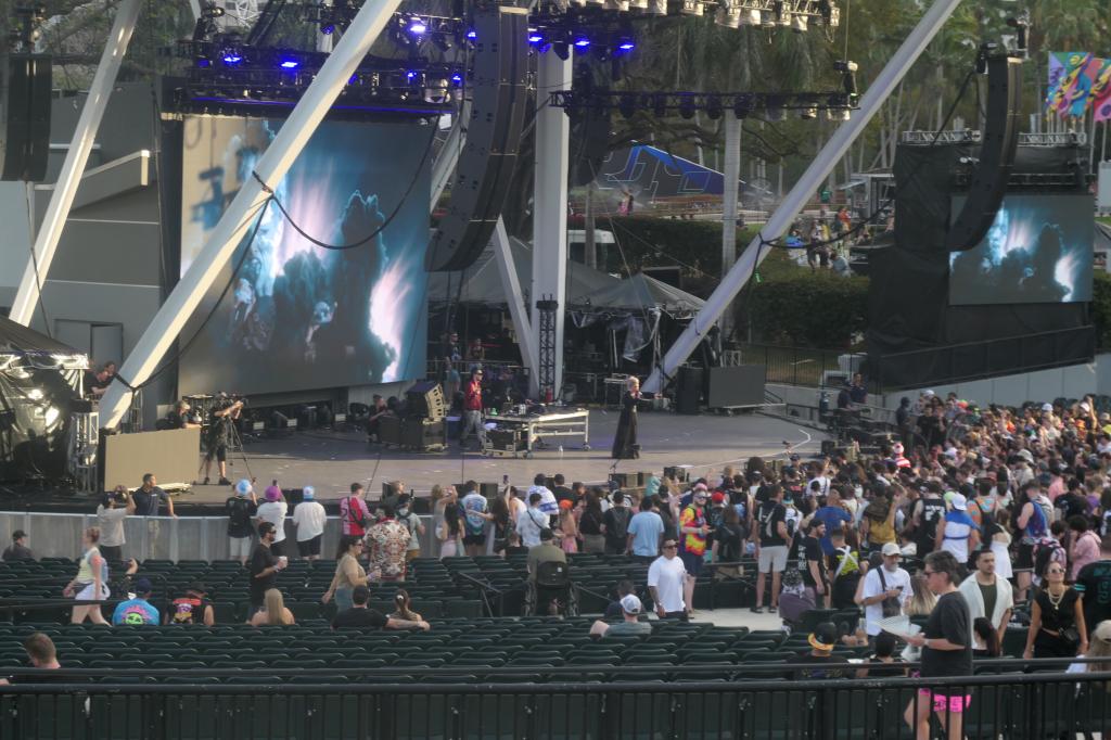 1124 - 20250328 Ultra Music Festival Miami Panasonic DC-ZS200D