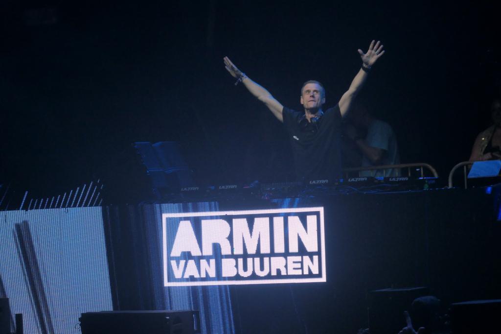 1156 - 20250328 Ultra Music Festival Miami Panasonic DC-ZS200D