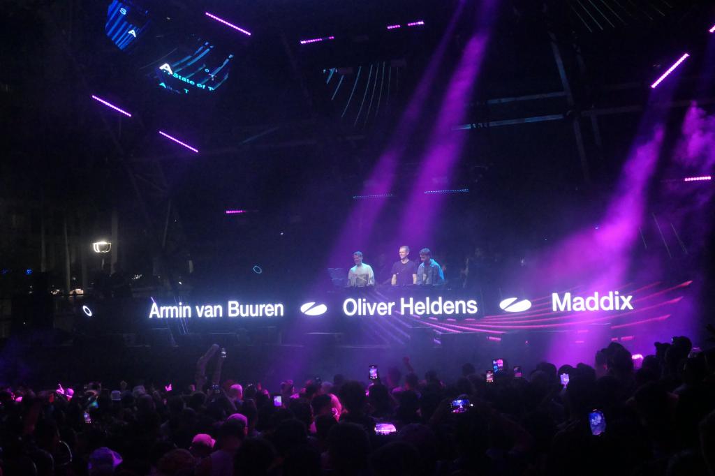 1165 - 20250328 Ultra Music Festival Miami Panasonic DC-ZS200D