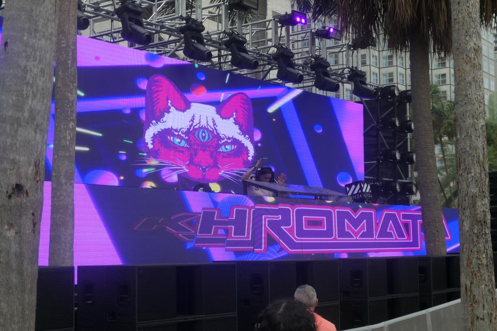 1169 - 20250328 Ultra Music Festival Miami Panasonic DC-ZS200D