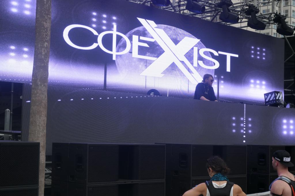 1177 - 20250328 Ultra Music Festival Miami Panasonic DC-ZS200D