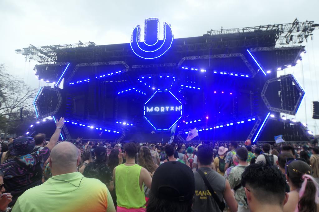 1198 - 20250328 Ultra Music Festival Miami Panasonic DC-ZS200D
