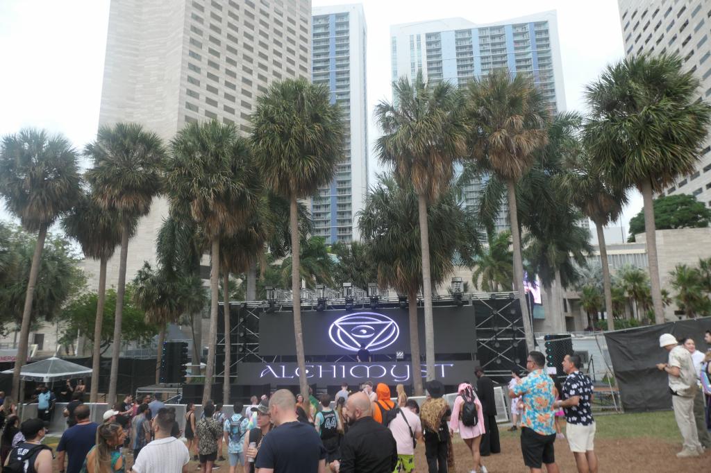1200 - 20250328 Ultra Music Festival Miami Panasonic DC-ZS200D