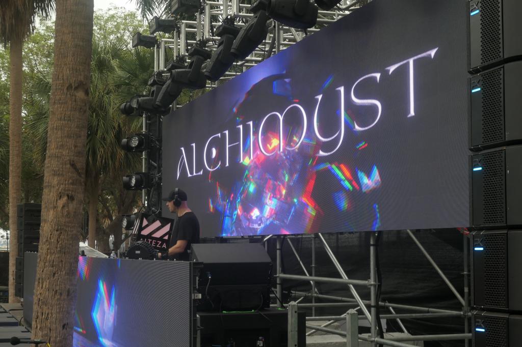 1208 - 20250328 Ultra Music Festival Miami Panasonic DC-ZS200D
