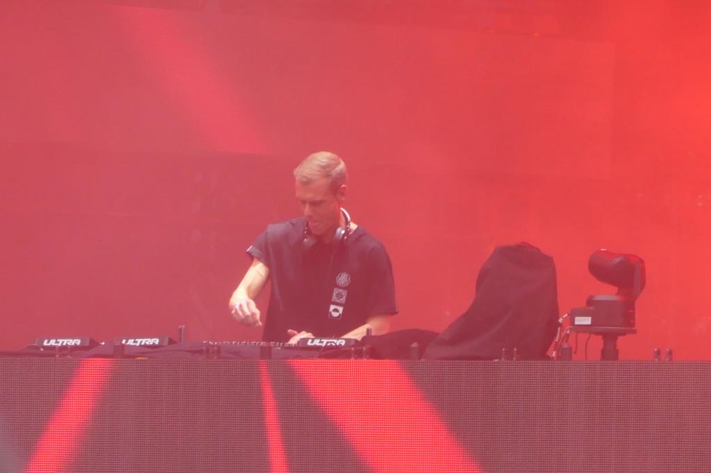 1223 - 20250328 Ultra Music Festival Miami Panasonic DC-ZS200D
