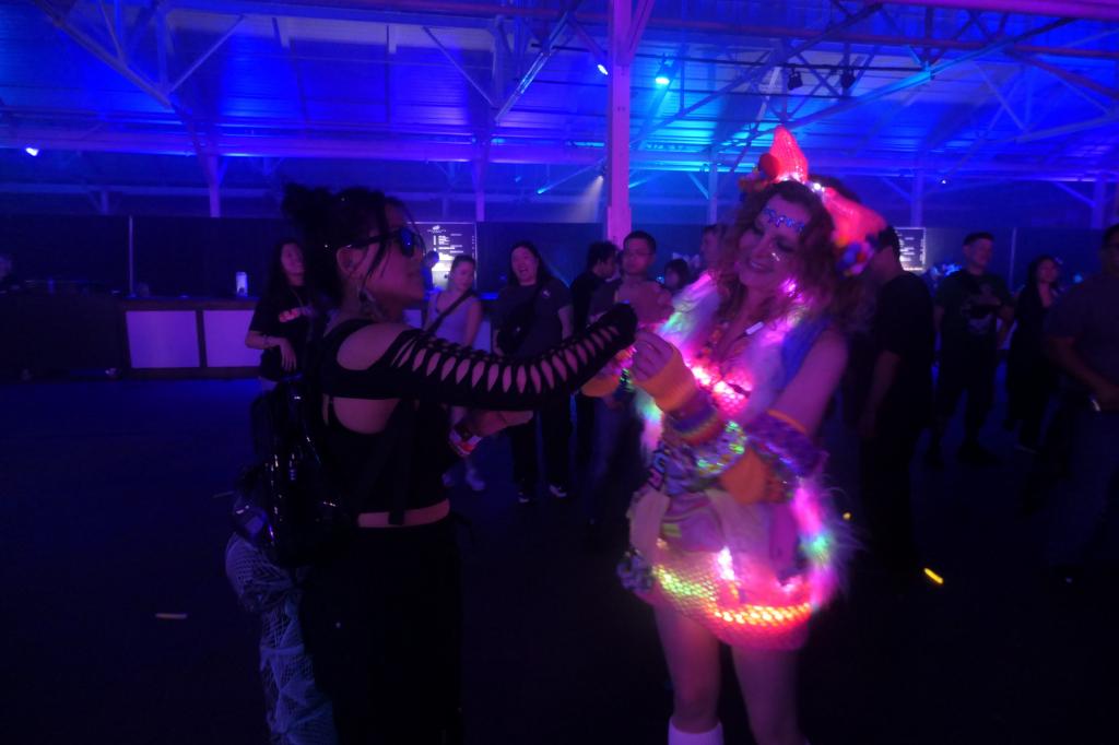 3120 - 20250404 Cow Palace Dreamstate SF People