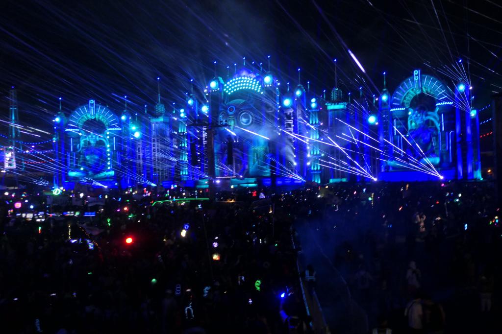 2063 - 20250518 EDC Vegas Day2 Panasonic DC-ZS200D