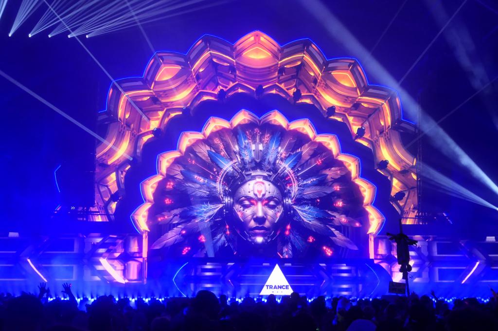 2109 - 20250518 EDC Vegas Day2 Panasonic DC-ZS200D