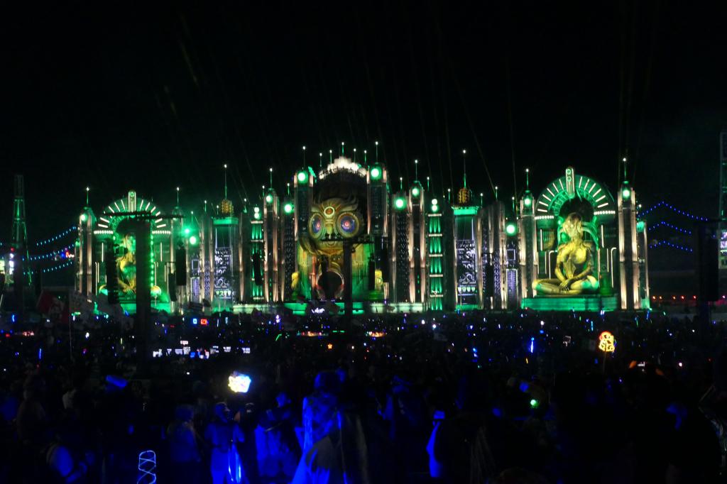 3116 - 20250518 EDC Vegas Day3 Panasonic DC-ZS200D