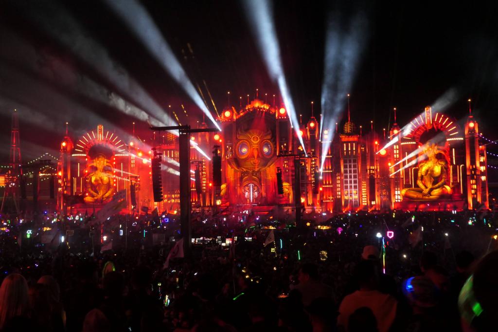 3125 - 20250518 EDC Vegas Day3 Panasonic DC-ZS200D