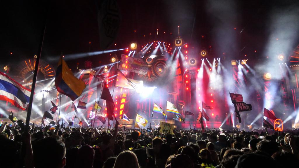 3135 - 20250518 EDC Vegas Day3 Panasonic DC-ZS200D