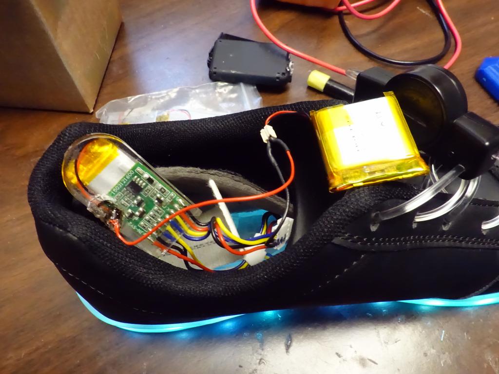 104 - 20160524 LED Shoes