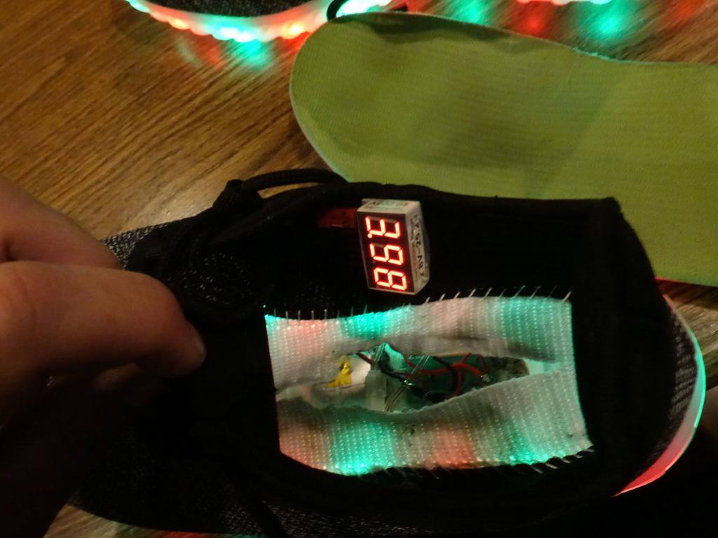 207 - 20180324 LED Shoes v3