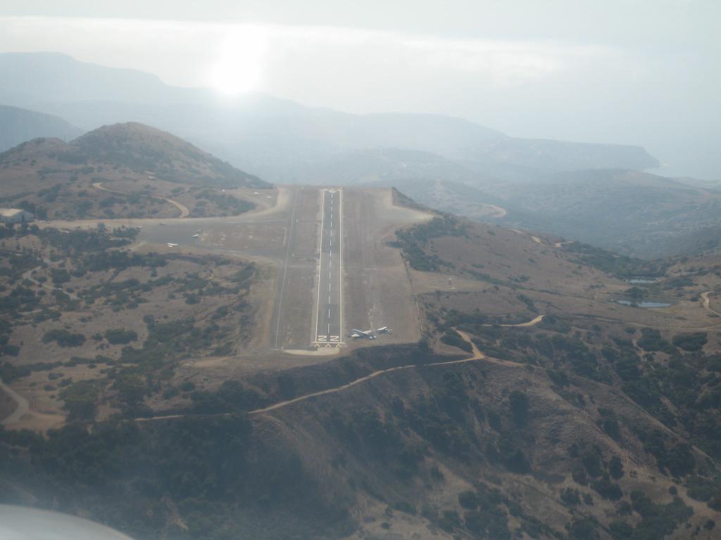 20060927 - PAO AVX-200 AVX Airport