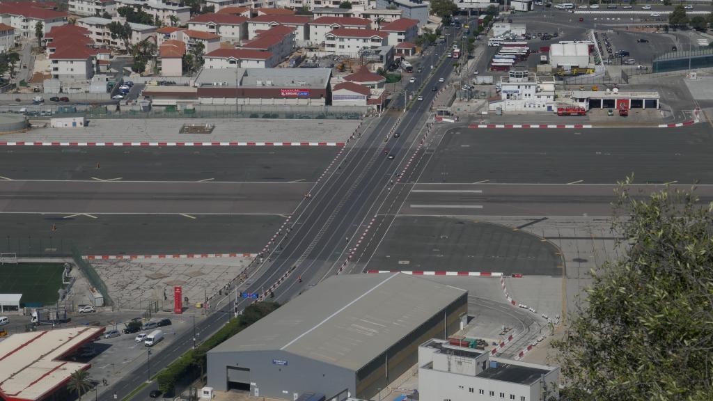 100 - 20181001 Gibraltar Runway