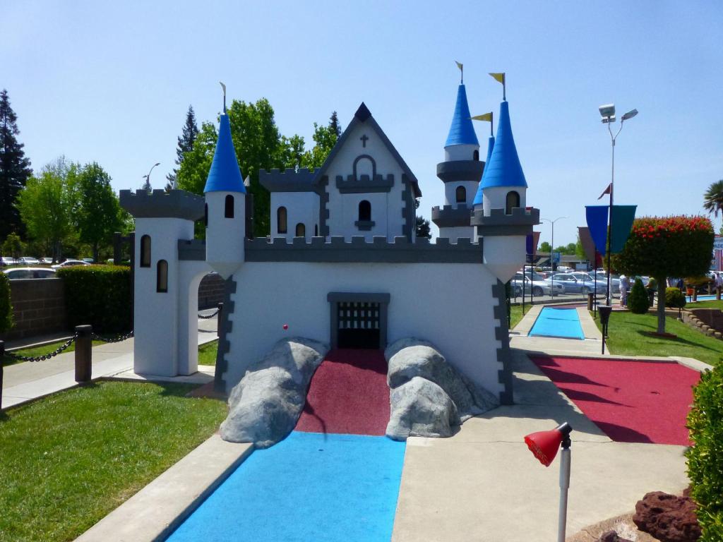 103 - 20120502 Minigolf