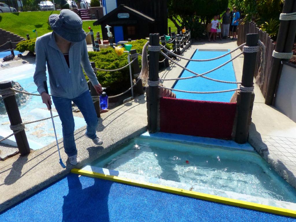 106 - 20120502 Minigolf