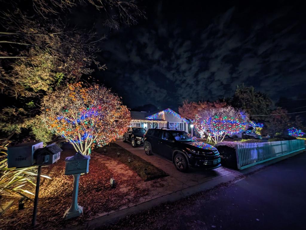 101 - 20231217 Xmas Neighborhood Lights Google