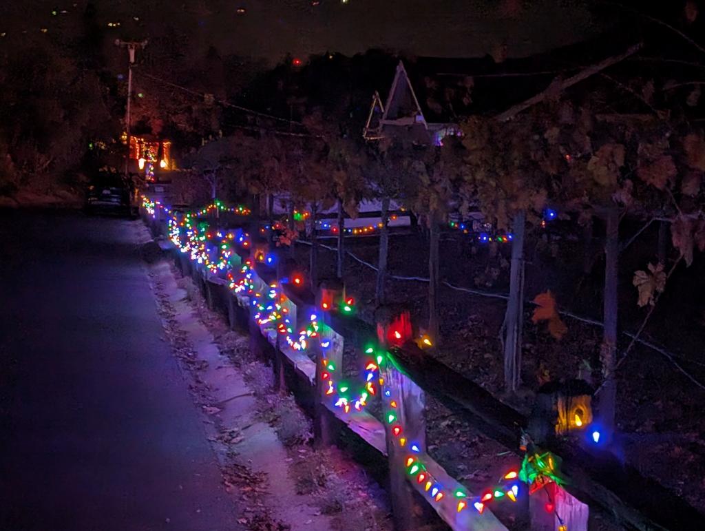 104 - 20231217 Xmas Neighborhood Lights Google