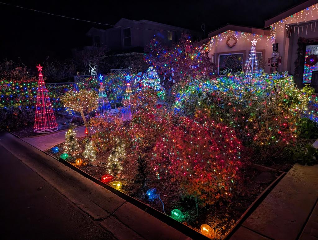105 - 20231217 Xmas Neighborhood Lights Google