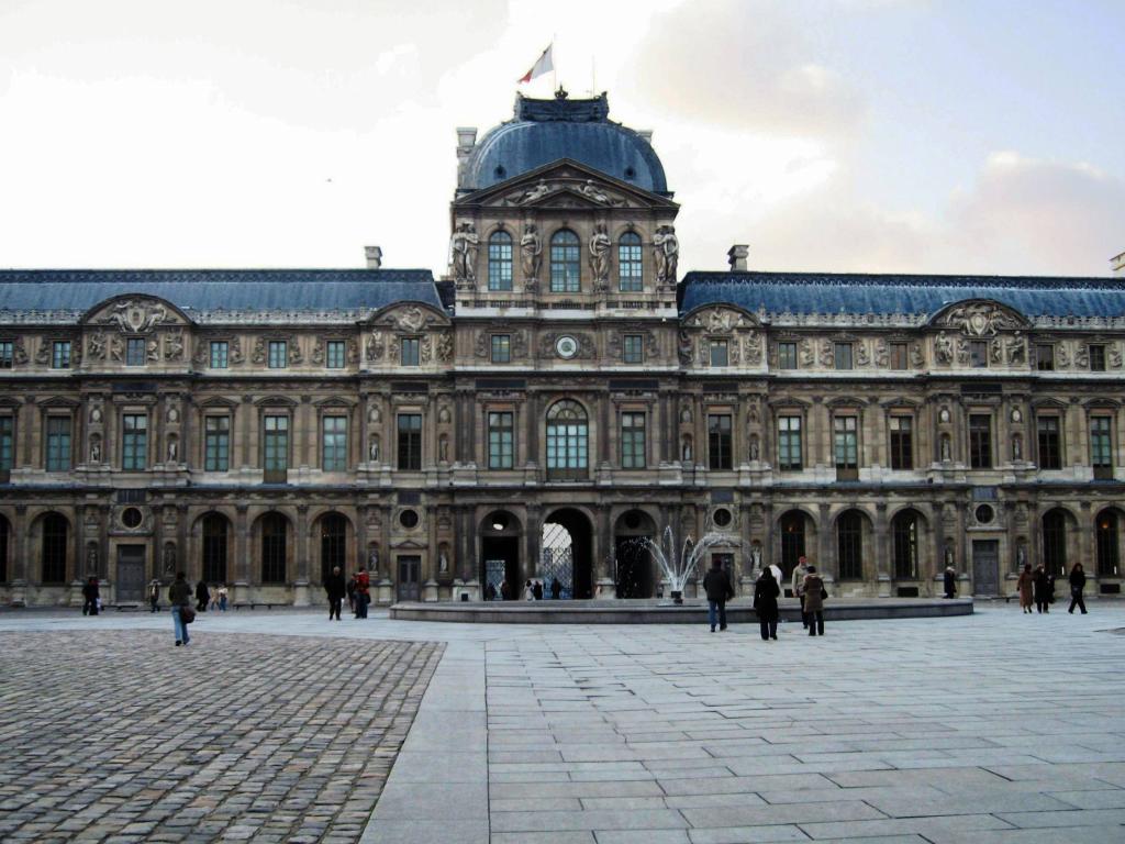 100 - 20060104 Paris Louvre