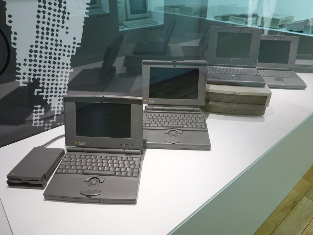 3227 - 20191013 Prague Apple Museum