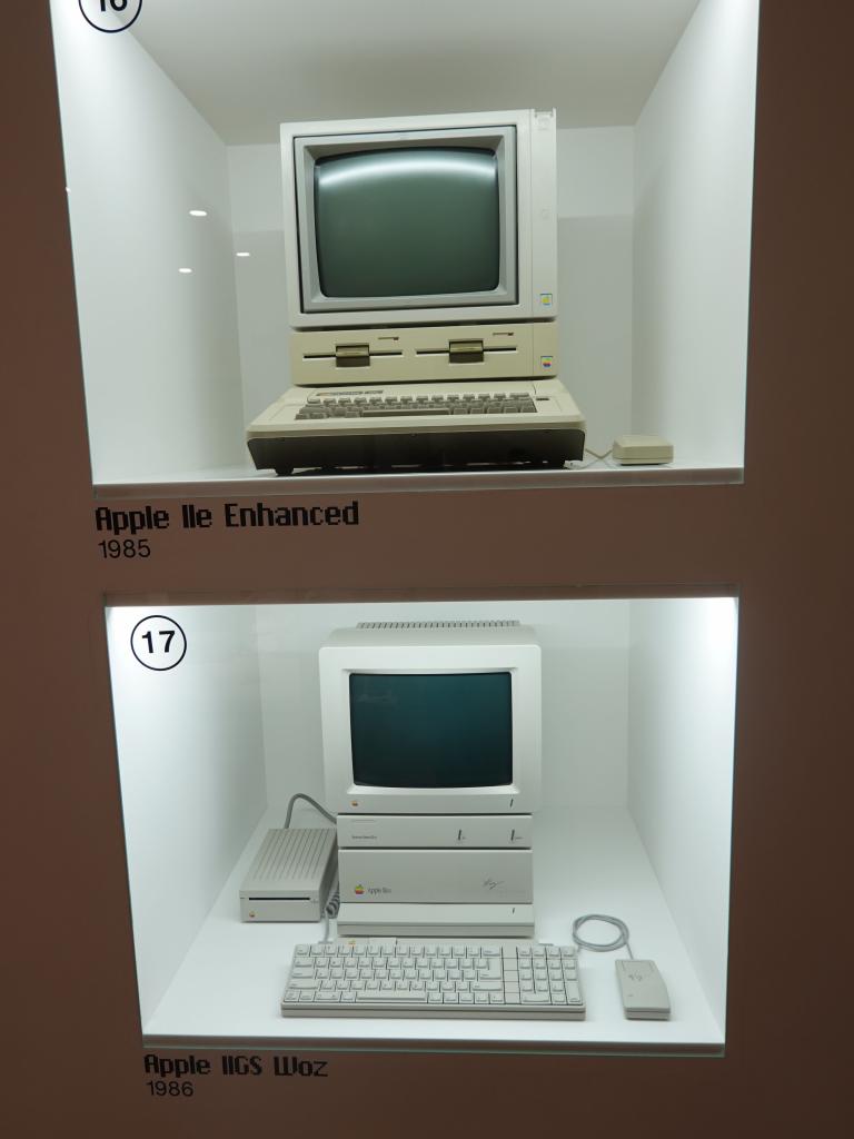 3234 - 20191013 Prague Apple Museum