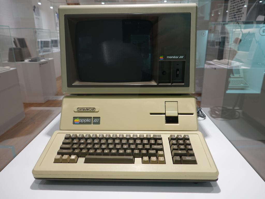 3237 - 20191013 Prague Apple Museum