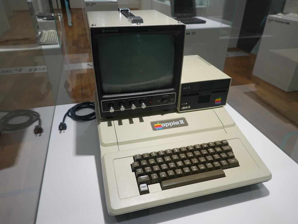 3238 - 20191013 Prague Apple Museum