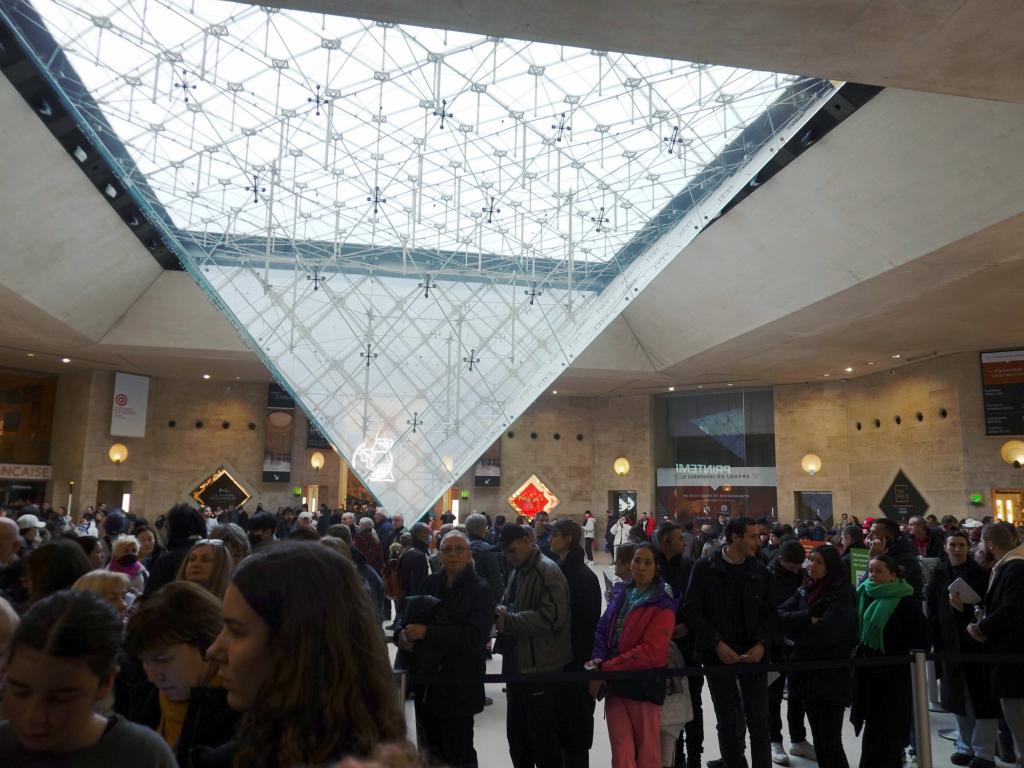 104 - 20221230 Louvre SONY