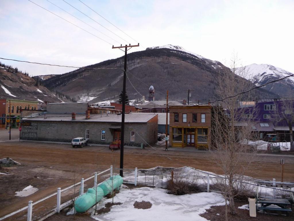 327 - Silverton