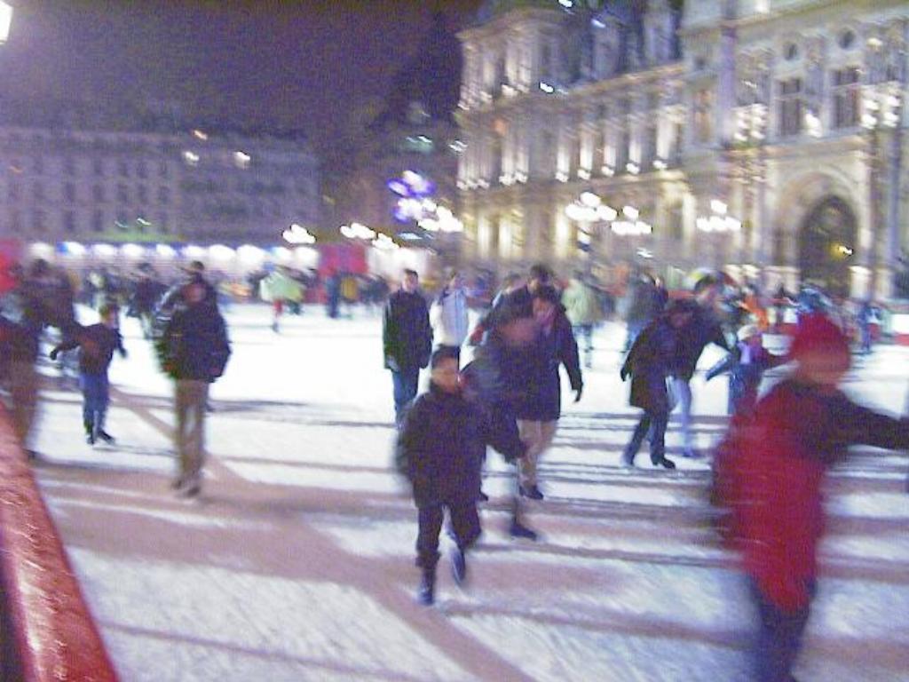 213 - ParisByNight