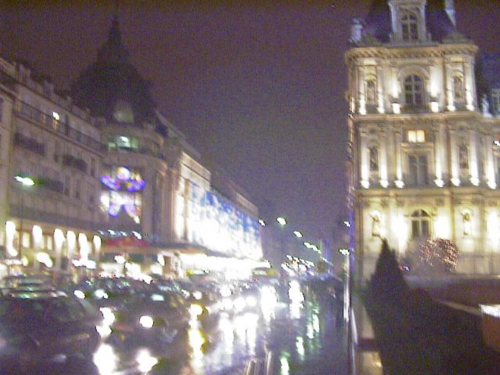 215 - ParisByNight