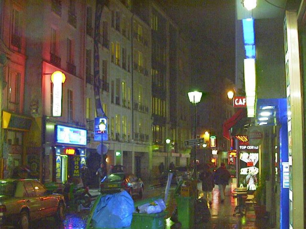 220 - ParisByNight