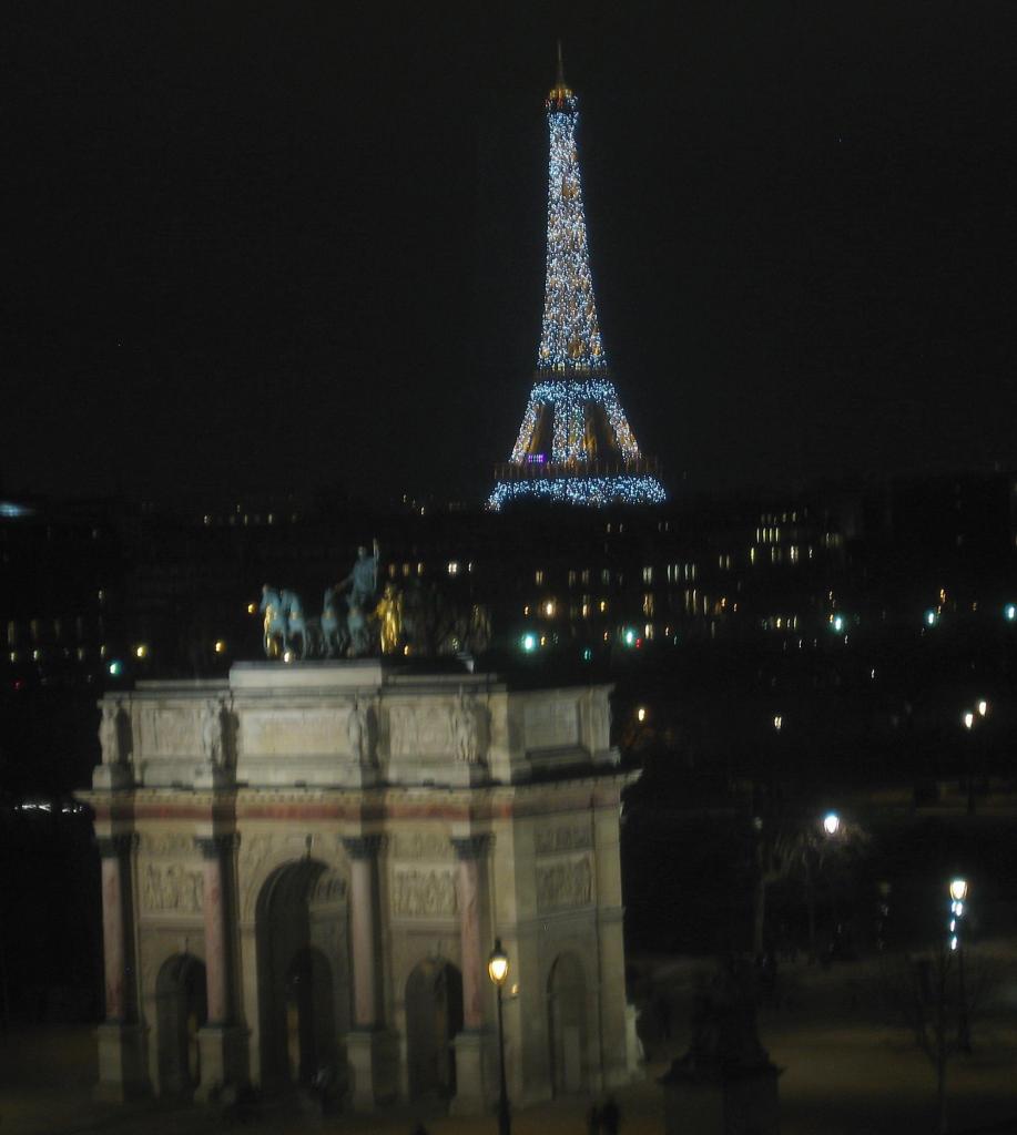 229 - ParisByNight