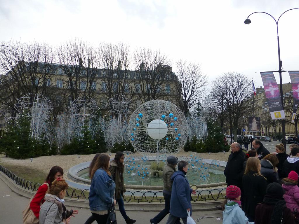 111 - 20121226 Paris Champs Elysees