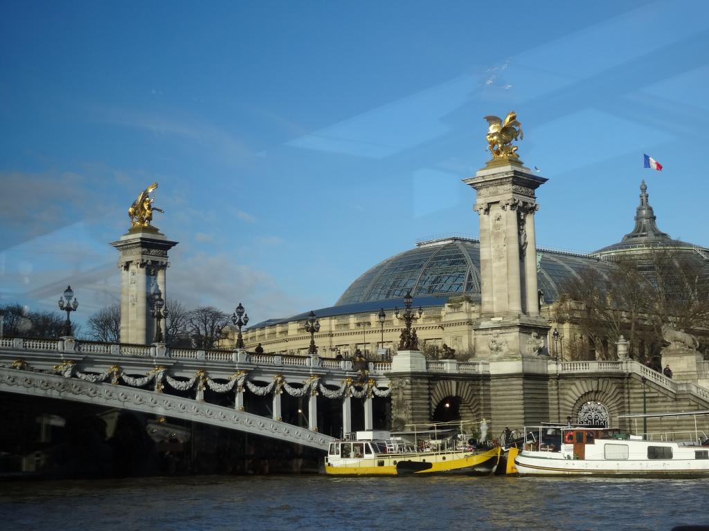 520 - Bateau Mouche Champs Elysees