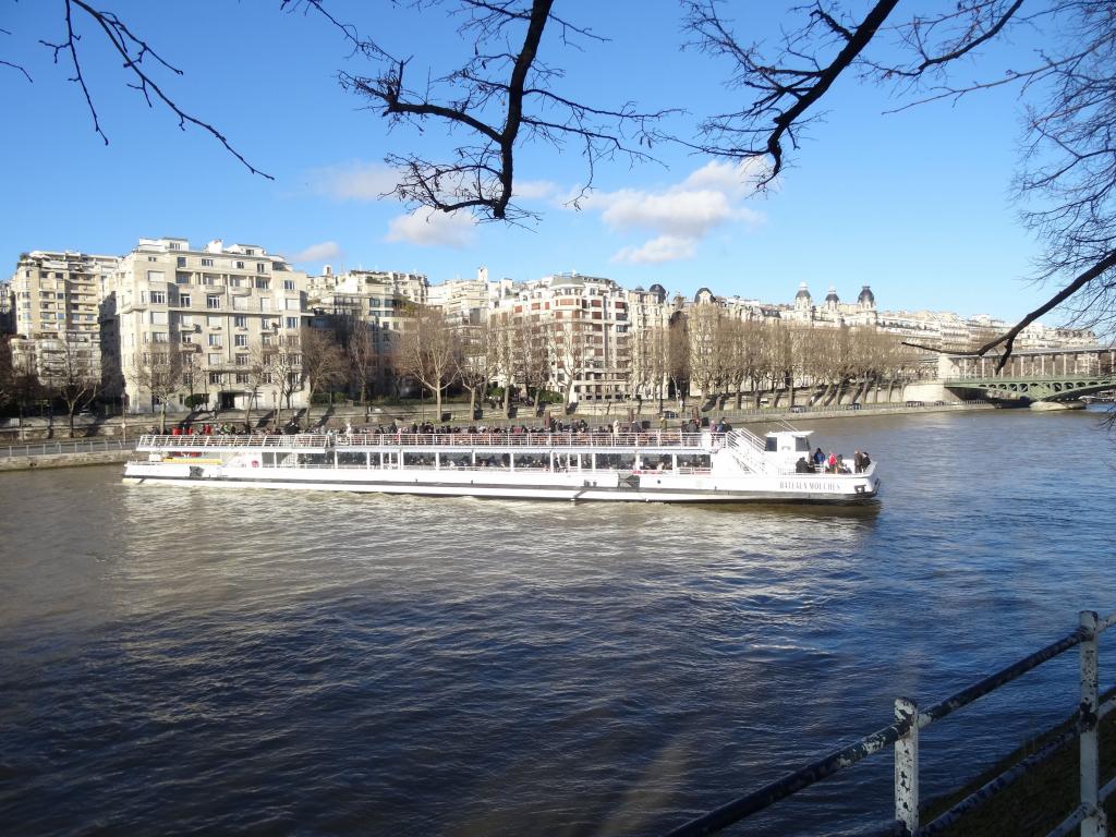 715 - Bateau Mouche Champs Elysees