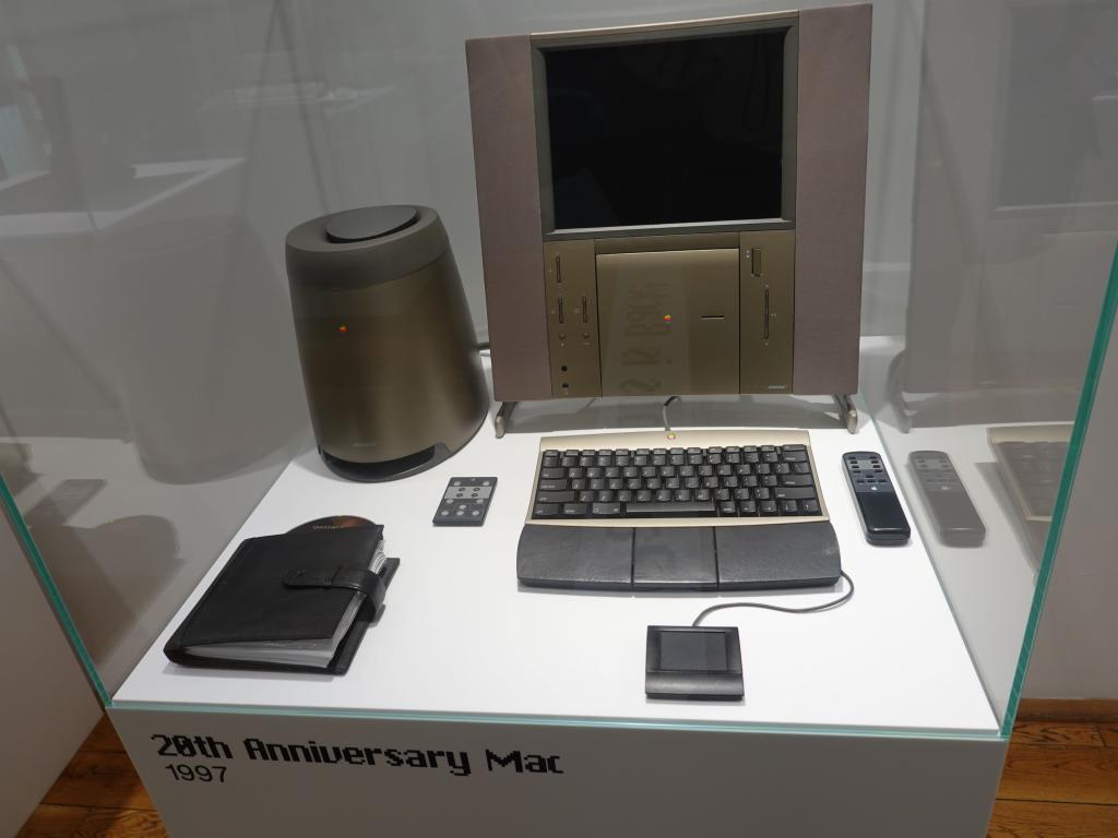 3223 - 20191013 Prague Apple Museum