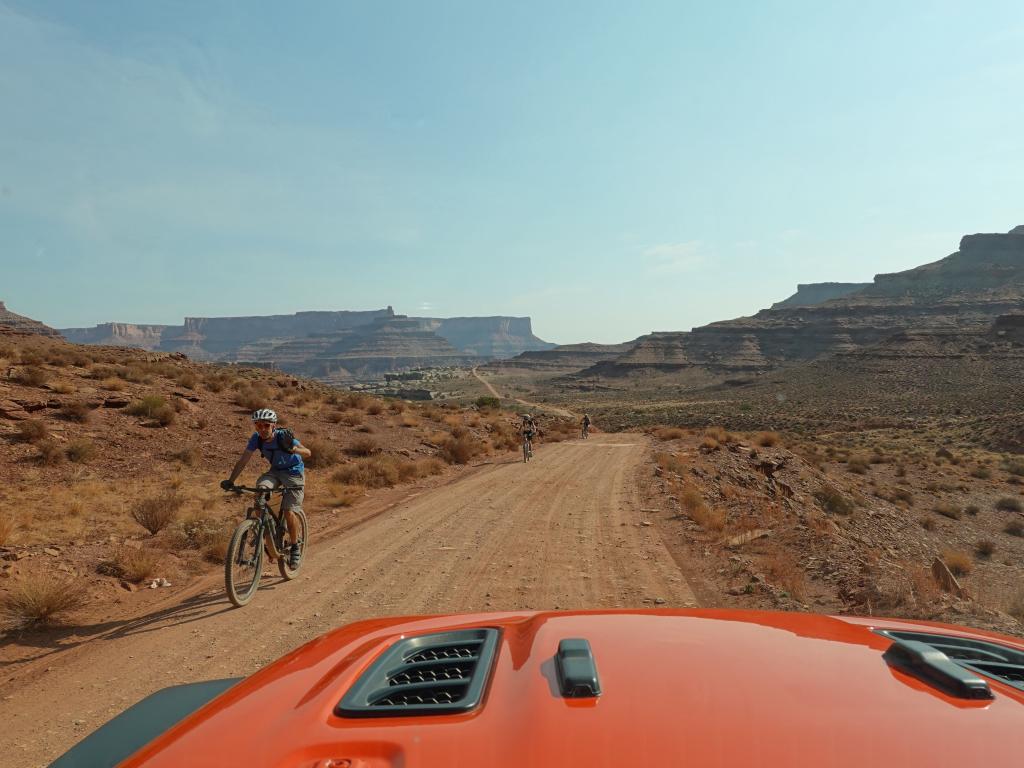 5122 - 20200926 Moab Canyonlands Jeep